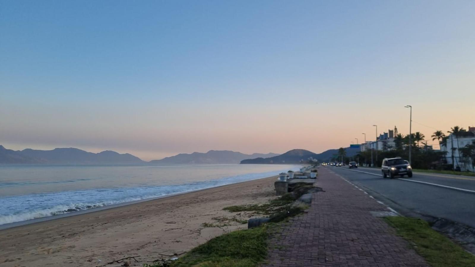 Apartamento Vista Lateral Para Praia - Excelente Localizacao - Apsol&Mar Карагуататуба Экстерьер фото